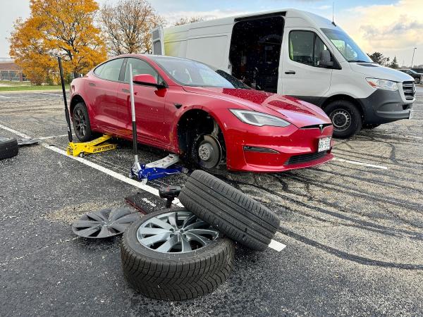 Mobile Tire Pit Crew